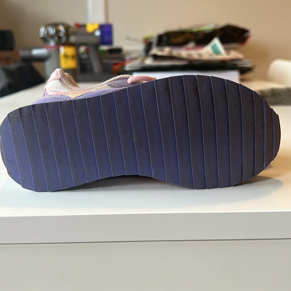 Girls size 11 Reebok runners. Elastic laces. Easy to slip on/off. - Picture 3 of 4